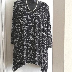 Tahari | Black and White Print High Lo Tunic Blouse